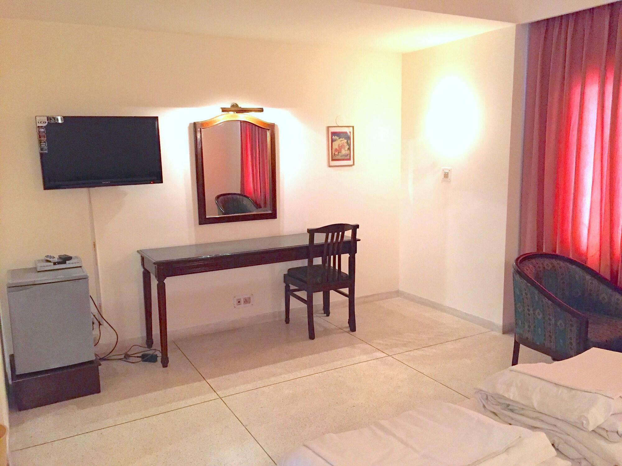 Hotel Alpana Haridwār Esterno foto
