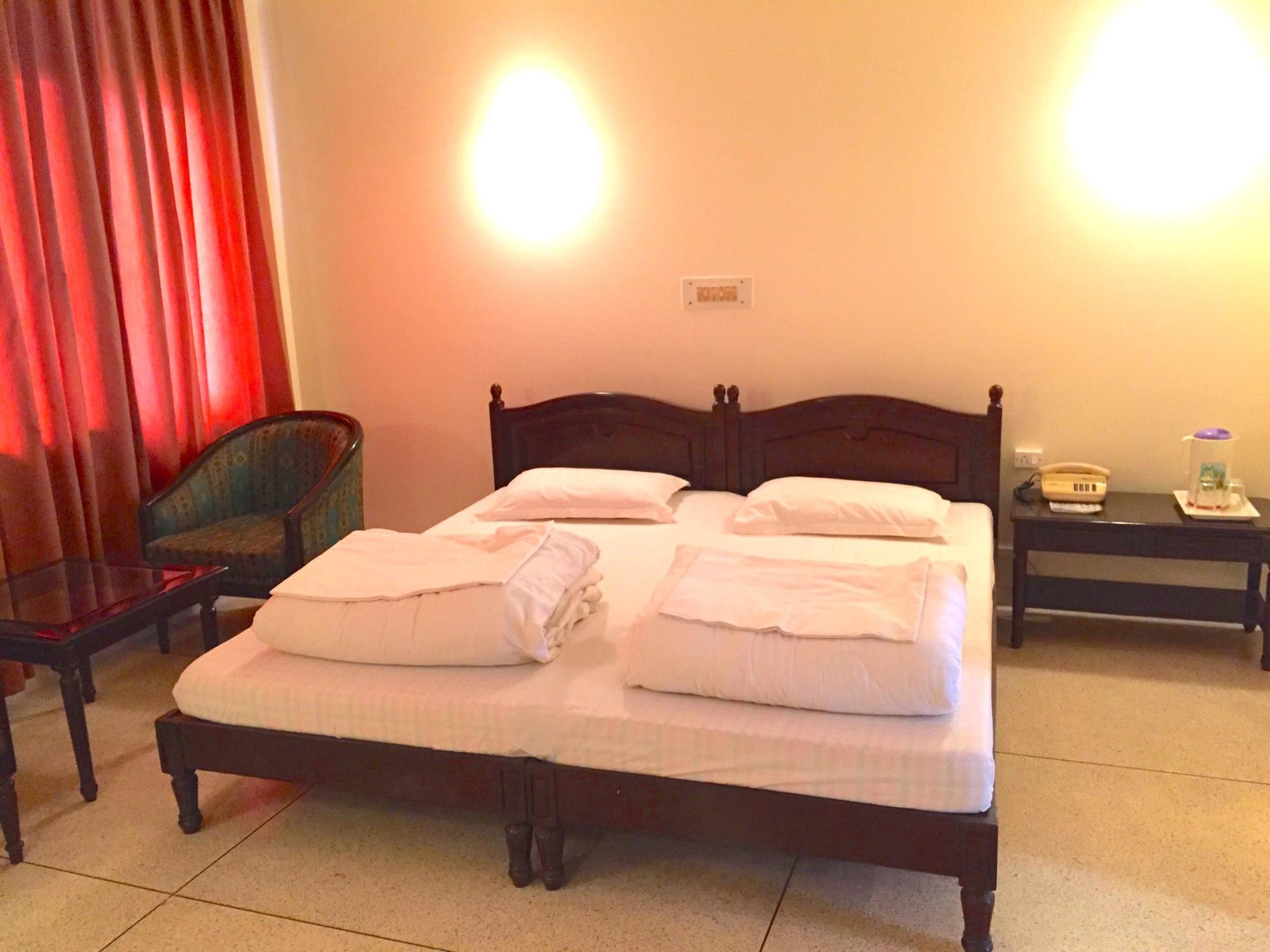 Hotel Alpana Haridwār Esterno foto